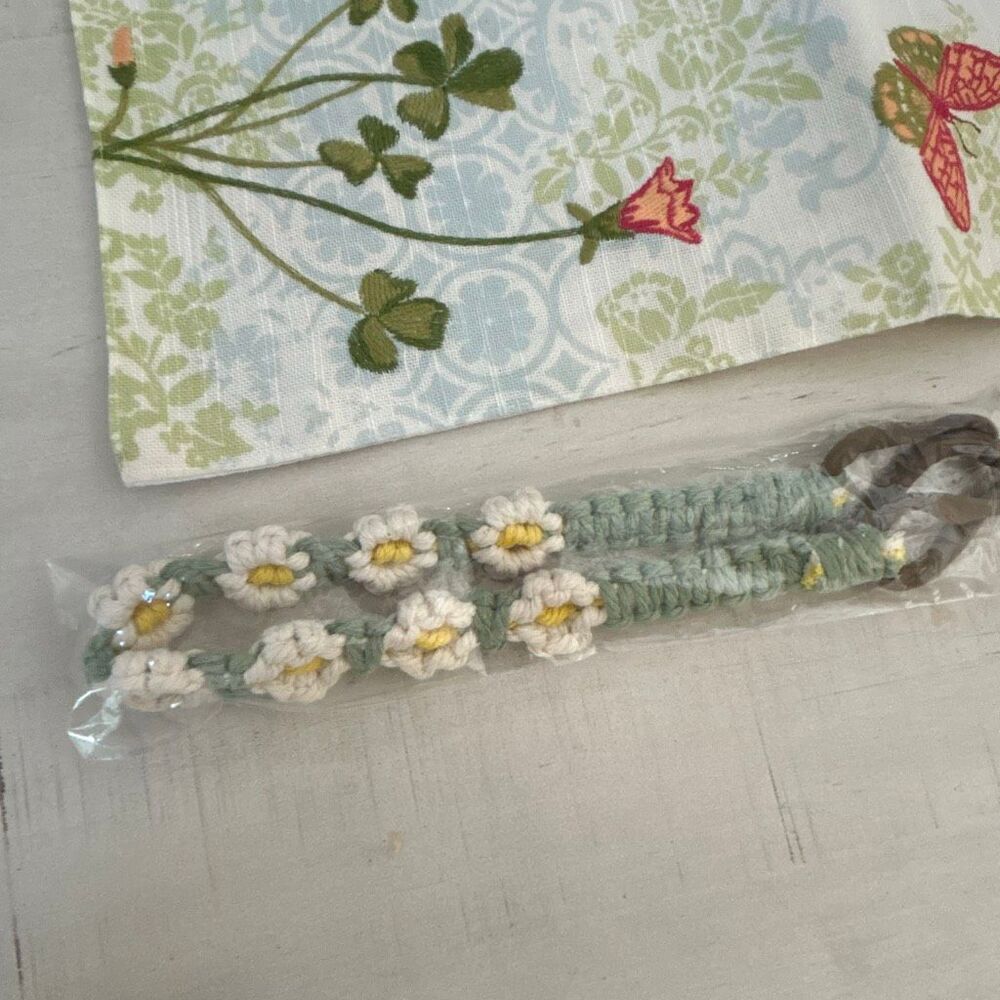 Daisy Crocheted Headband NWT